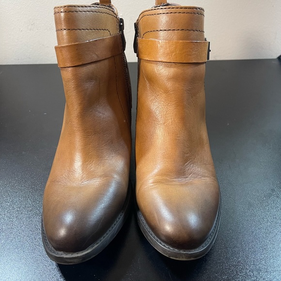 Vince Camuto Beamer Two Tone Calf Booties. Size 9.5. EUC - Picture 3 of 11